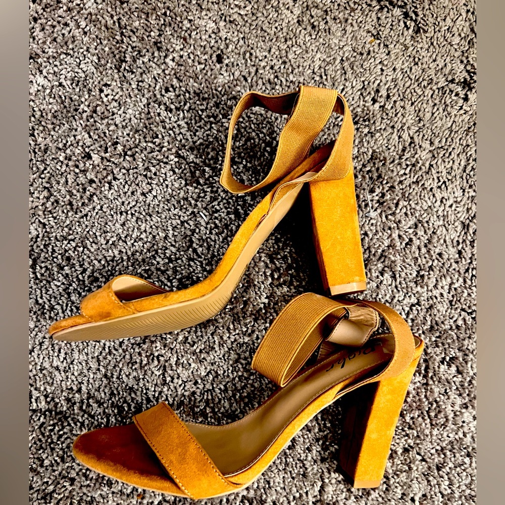 Righr tan heels